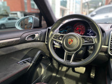 Cargar imagen en el visor de la galería, Porsche Cayenne GTS Modelo 2018
