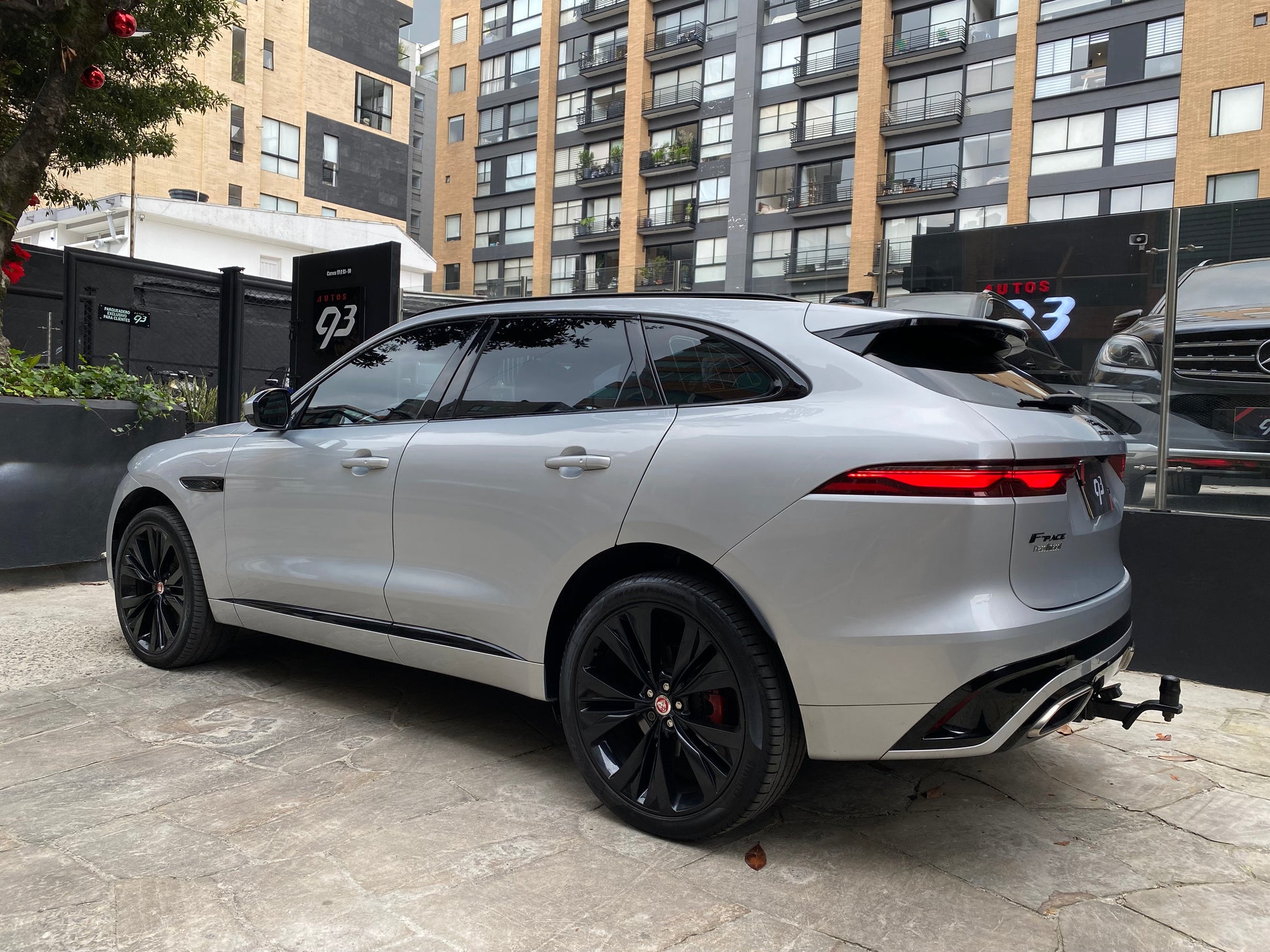Jaguar F Pace P400 Hibrida Modelo 2022 - Autos 93