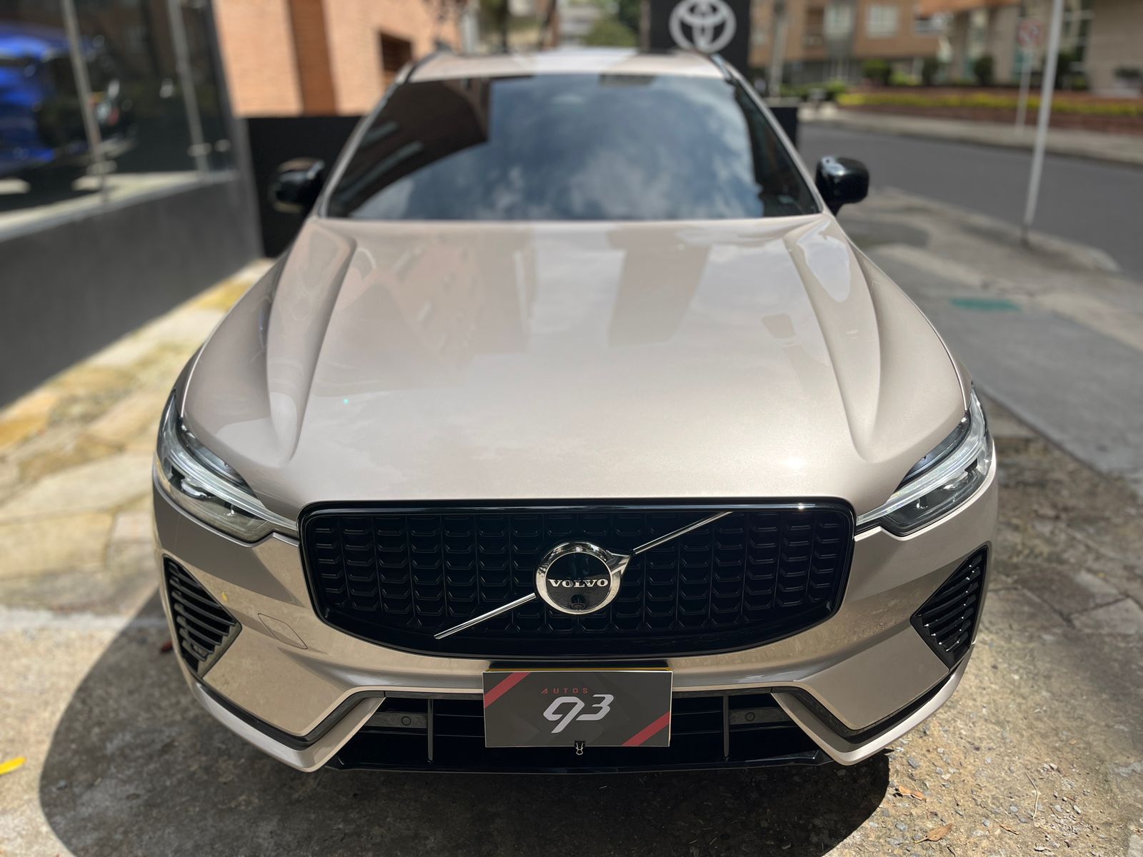 Volvo XC60 T8 Recharge Modelo 2023 - Autos 93