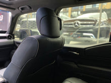 Cargar imagen en el visor de la galería, Toyota Land Cruiser Prado First Edition Modelo 2025

