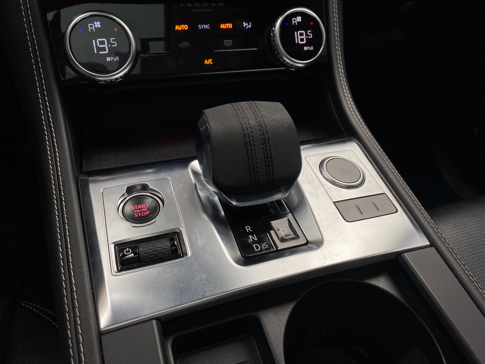 Jaguar F Pace P400 Hibrida Modelo 2022 - Autos 93