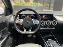 Cargar imagen en el visor de la galería, Mercedes-Benz GLA 200 Modelo 2022
