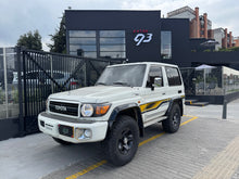 Cargar imagen en el visor de la galería, Toyota Land Cruiser VDJ71L Modelo 2022
