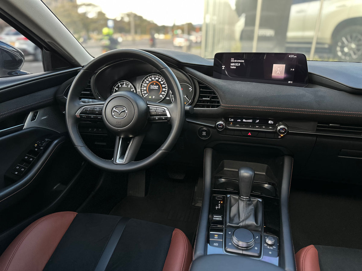 Mazda 3 Grand Touring LX Carbon Edition Modelo 2026