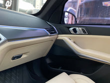 Cargar imagen en el visor de la galería, BMW X5 xDrive45E Blindada Modelo 2022
