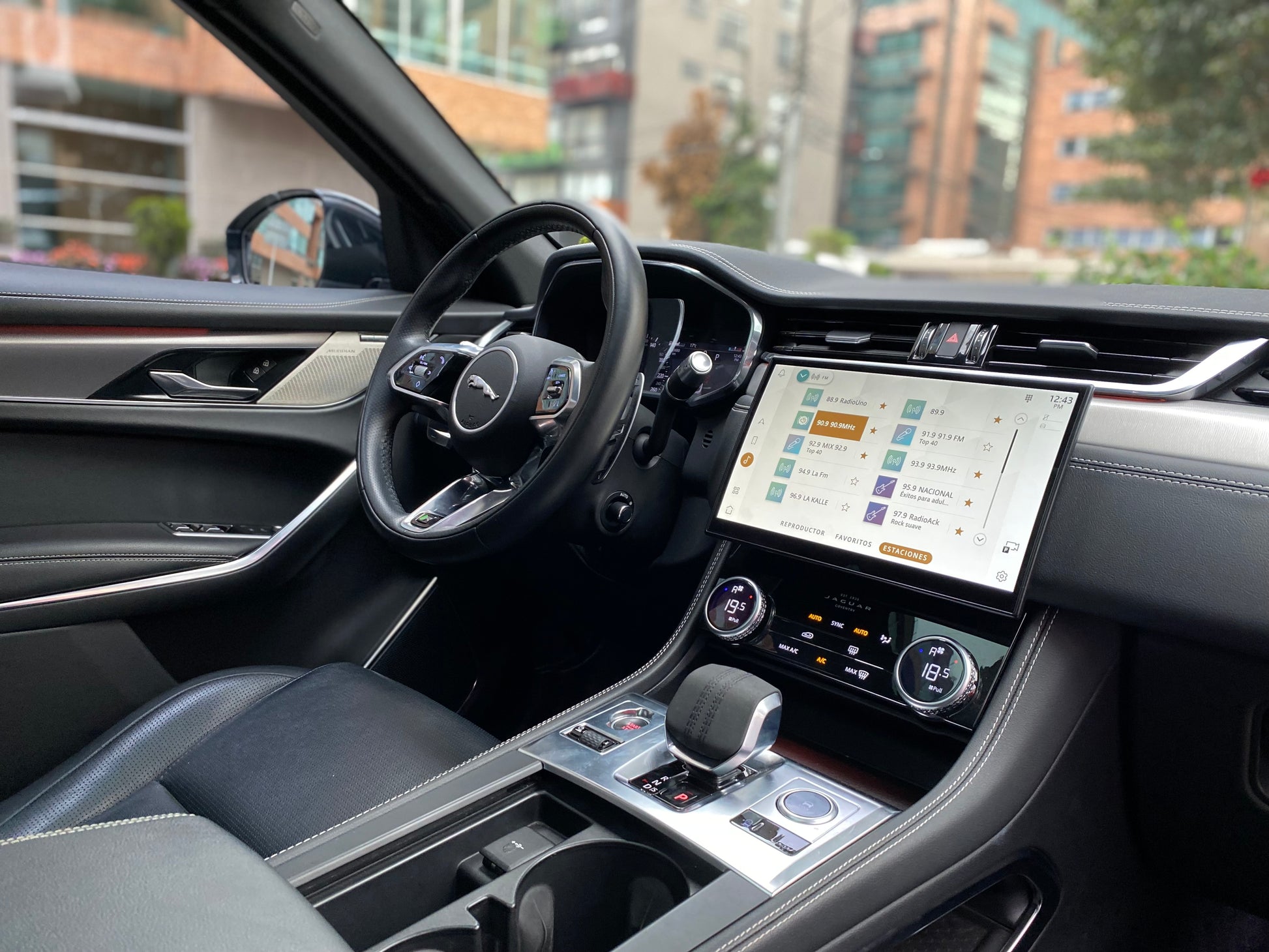 Jaguar F Pace P400 Hibrida Modelo 2022 - Autos 93