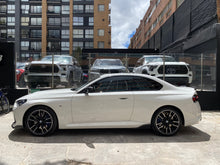 Cargar imagen en el visor de la galería, BMW M240I xDrive Coupé Modelo 2026

