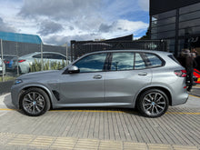 Cargar imagen en el visor de la galería, BMW X5 xDrive50e Modelo 2024
