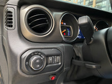 Cargar imagen en el visor de la galería, Jeep Wrangler Unlimited Sport Modelo 2021
