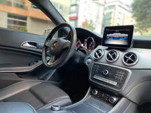 Cargar imagen en el visor de la galería, Mercedes-Benz CLA 180 Modelo 2019
