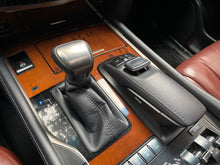 Cargar imagen en el visor de la galería, Lexus LX 570 Blindada Modelo 2017
