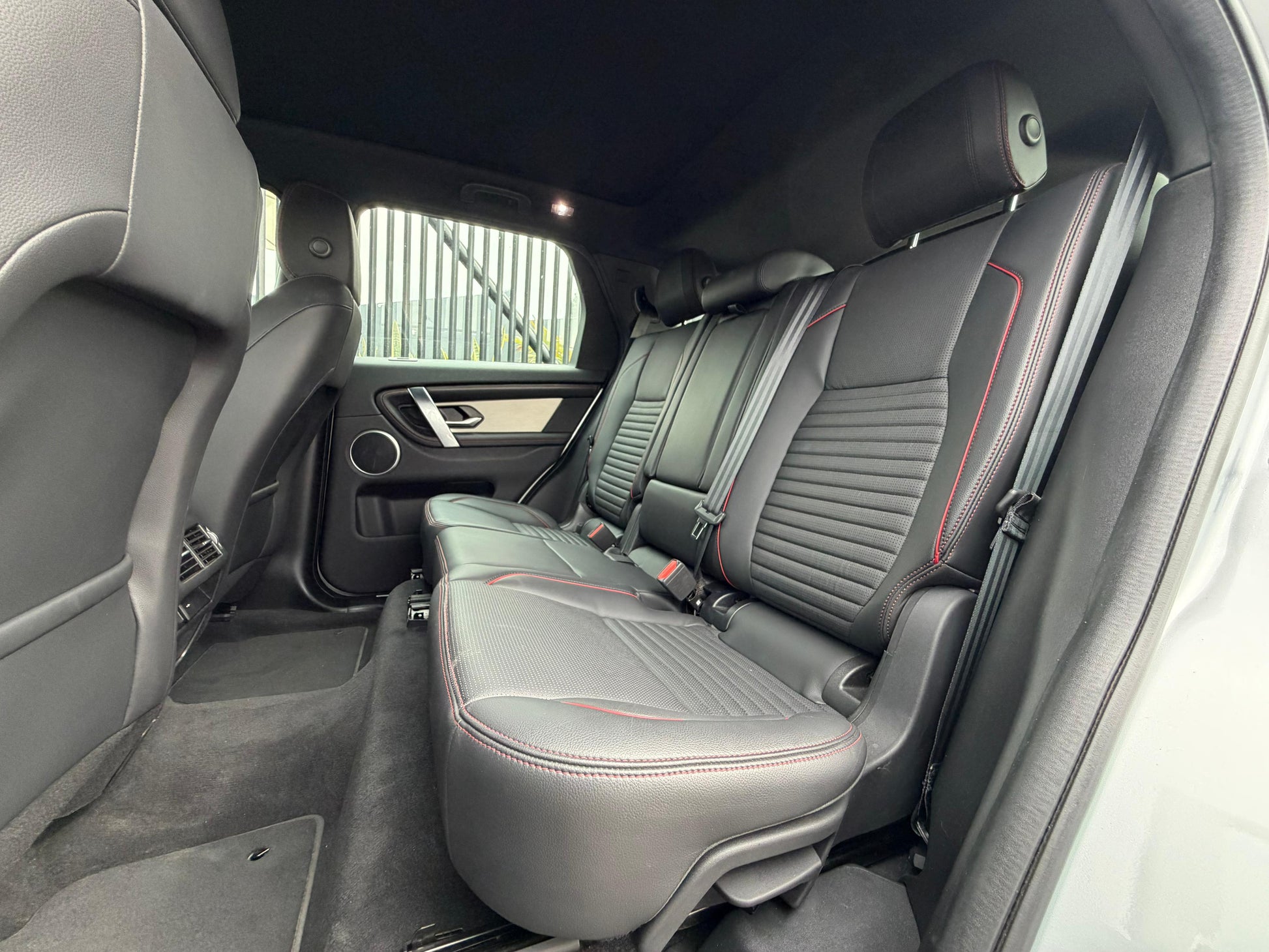 Land Rover Discovery MHEV Modelo 2023 - Autos 93