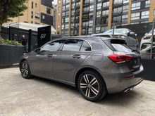 Cargar imagen en el visor de la galería, Mercedes-Benz A200 Hatchback Modelo 2022
