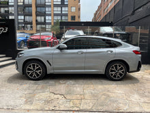 Cargar imagen en el visor de la galería, BMW X4 xDrive30i Modelo 2024

