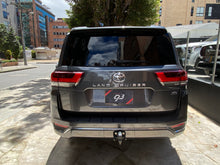 Cargar imagen en el visor de la galería, Toyota Land Cruiser 300 ZX Modelo 2023
