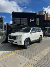 Cargar imagen en el visor de la galería, Toyota Prado TXL Modelo 2014
