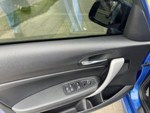 Cargar imagen en el visor de la galería, BMW 120I Modelo 2019
