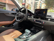 Cargar imagen en el visor de la galería, Audi A4 40 TFSI Hibrido Unique Edition Modelo 2023
