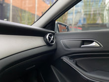 Cargar imagen en el visor de la galería, Mercedes-Benz GLA 200 Modelo 2020
