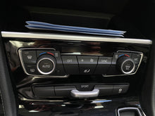 Cargar imagen en el visor de la galería, BMW 218I Active Tourer Modelo 2021
