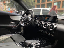 Cargar imagen en el visor de la galería, Mercedes-Benz CLA 180 Modelo 2020
