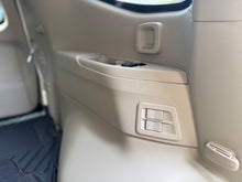 Cargar imagen en el visor de la galería, Toyota LC300 VX-R Diésel Modelo 2024
