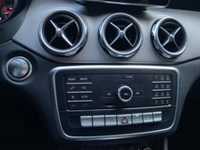 Cargar imagen en el visor de la galería, Mercedes-Benz GLA 200 Modelo 2018
