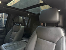 Cargar imagen en el visor de la galería, Chevrolet Tahoe Z71 Blindada Modelo 2023
