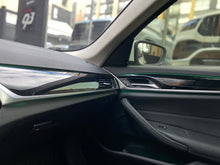 Cargar imagen en el visor de la galería, BMW 520I Modelo 2019
