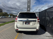 Cargar imagen en el visor de la galería, Toyota Prado TXL Modelo 2014
