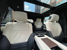 Cargar imagen en el visor de la galería, Toyota Sequoia Capstone Hibrida Blindada Modelo 2024
