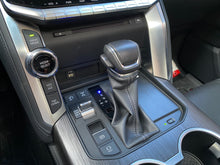Cargar imagen en el visor de la galería, Toyota Land Cruiser 300 ZX Modelo 2023
