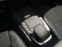 Cargar imagen en el visor de la galería, Mercedes-Benz A200 Sedan Modelo 2022

