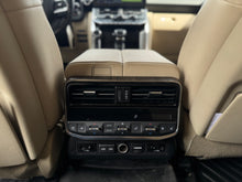 Cargar imagen en el visor de la galería, Toyota LC300 VX-R Diésel Modelo 2024
