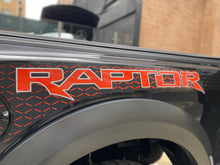 Cargar imagen en el visor de la galería, Ford F150 Raptor Modelo 2023
