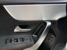 Cargar imagen en el visor de la galería, Mercedes-Benz A200 Sedan Modelo 2022
