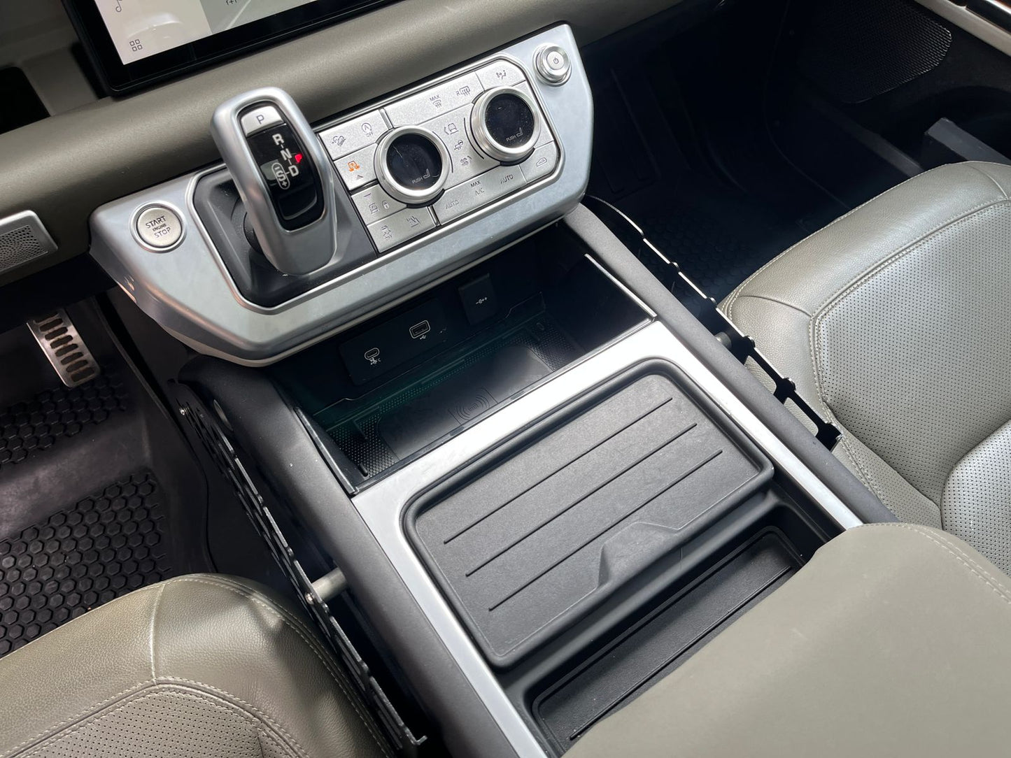 Land Rover Defender First Edition Modelo 2021