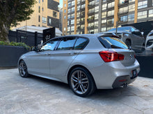 Cargar imagen en el visor de la galería, BMW 120I Paquete M Modelo 2017
