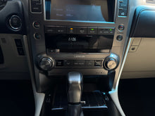 Cargar imagen en el visor de la galería, Lexus GX460 Modelo 2020
