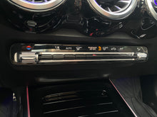 Cargar imagen en el visor de la galería, Mercedes-Benz GLB 200 Modelo 2023
