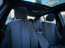 Cargar imagen en el visor de la galería, BMW 120I Paquete M Modelo 2017
