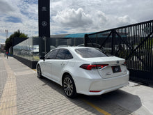 Cargar imagen en el visor de la galería, Toyota Corolla XEI Híbrido Modelo 2023
