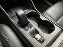 Cargar imagen en el visor de la galería, Volvo XC40 B4 Híbrido Modelo 2023
