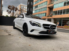 Cargar imagen en el visor de la galería, Mercedes-Benz CLA 180 Modelo 2019
