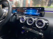 Cargar imagen en el visor de la galería, Mercedes-Benz CLA 200 Modelo 2023
