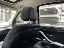 Cargar imagen en el visor de la galería, BMW 520I Modelo 2016
