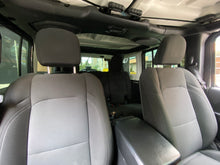 Cargar imagen en el visor de la galería, Jeep Wrangler Unlimited Modelo 2021
