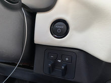 Cargar imagen en el visor de la galería, Toyota Sequoia Capstone Hibrida Modelo 2025
