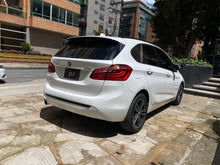 Cargar imagen en el visor de la galería, BMW 218I Active Tourer Modelo 2021
