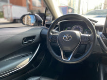 Cargar imagen en el visor de la galería, Toyota Corolla XEI Híbrido Modelo 2022
